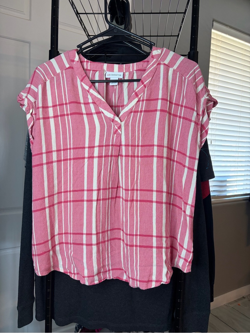 Liz Claiborne Pink & White Plaid V-Neck Short Sleeve Blouse